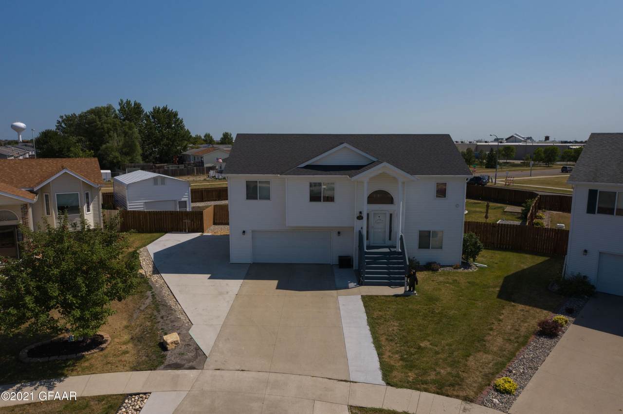 738 Homestead Court - Photo 1