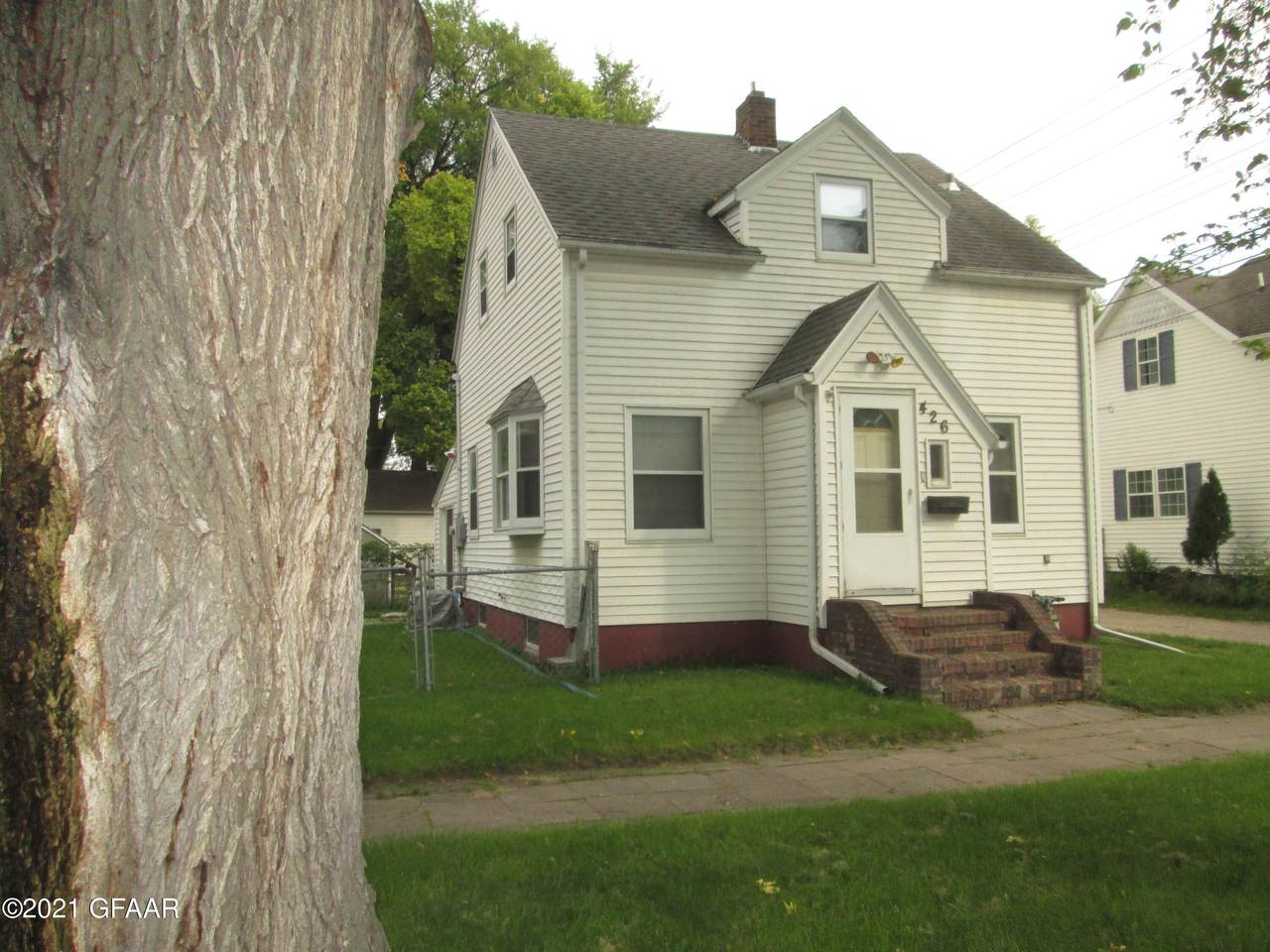 426 8TH Avenue - Photo 1