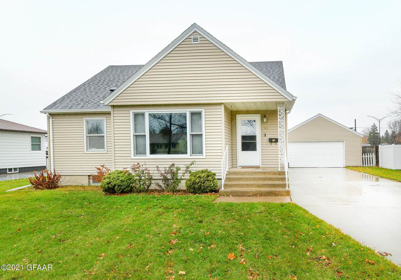 610 13TH Street - Photo 1