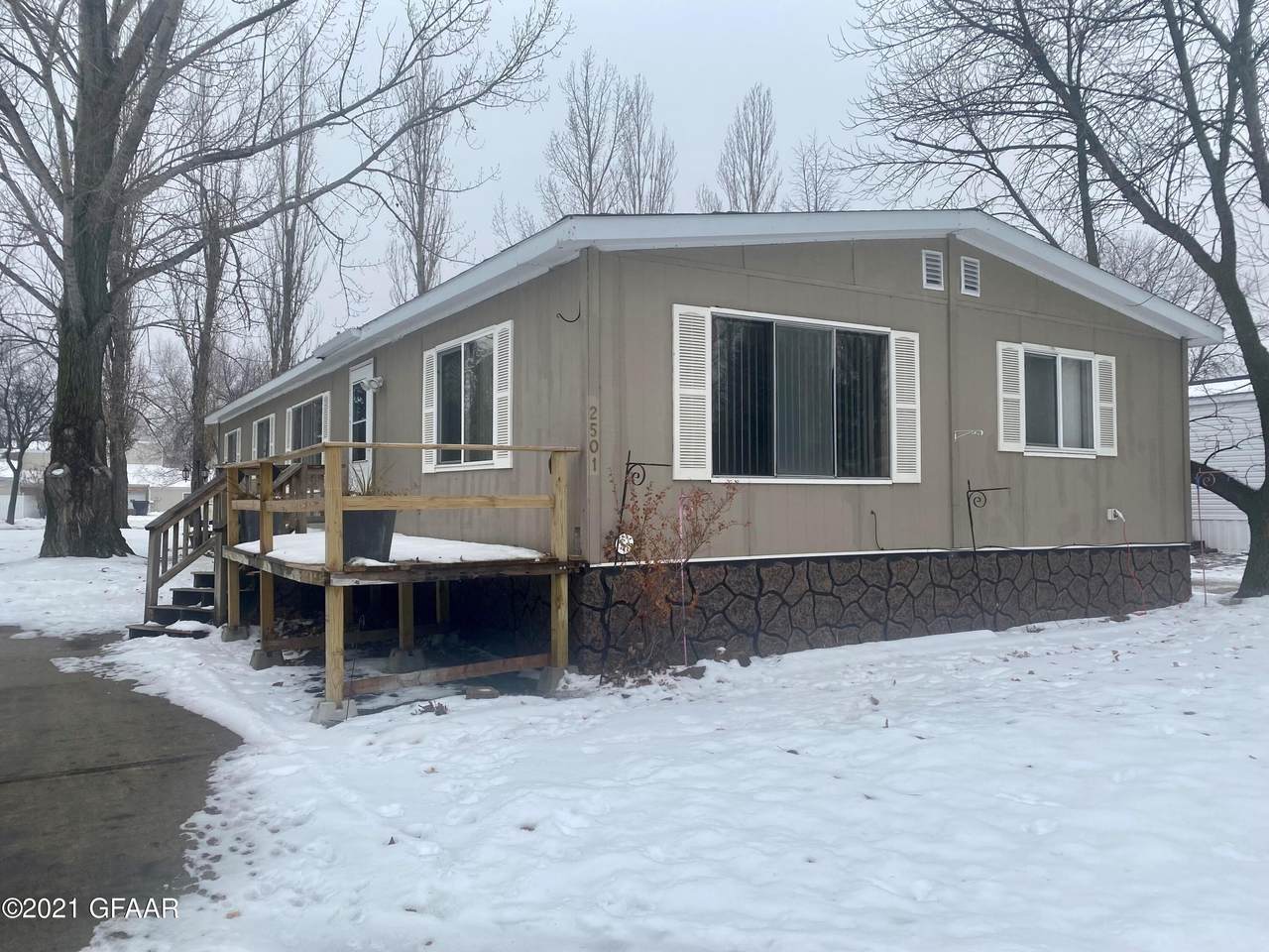 2501 Lawndale - Photo 1