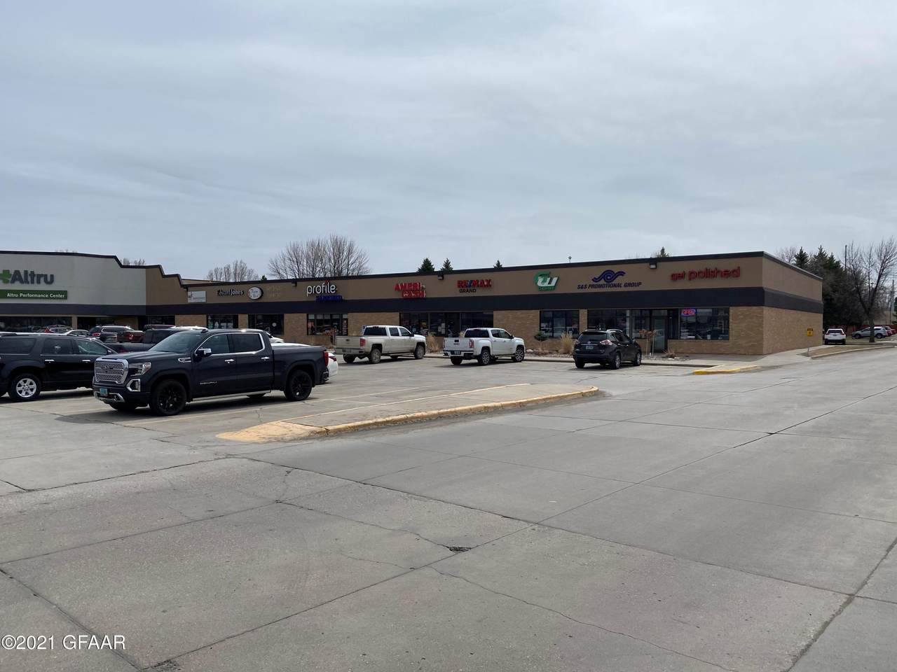 1375 S Columbia Road - Photo 1