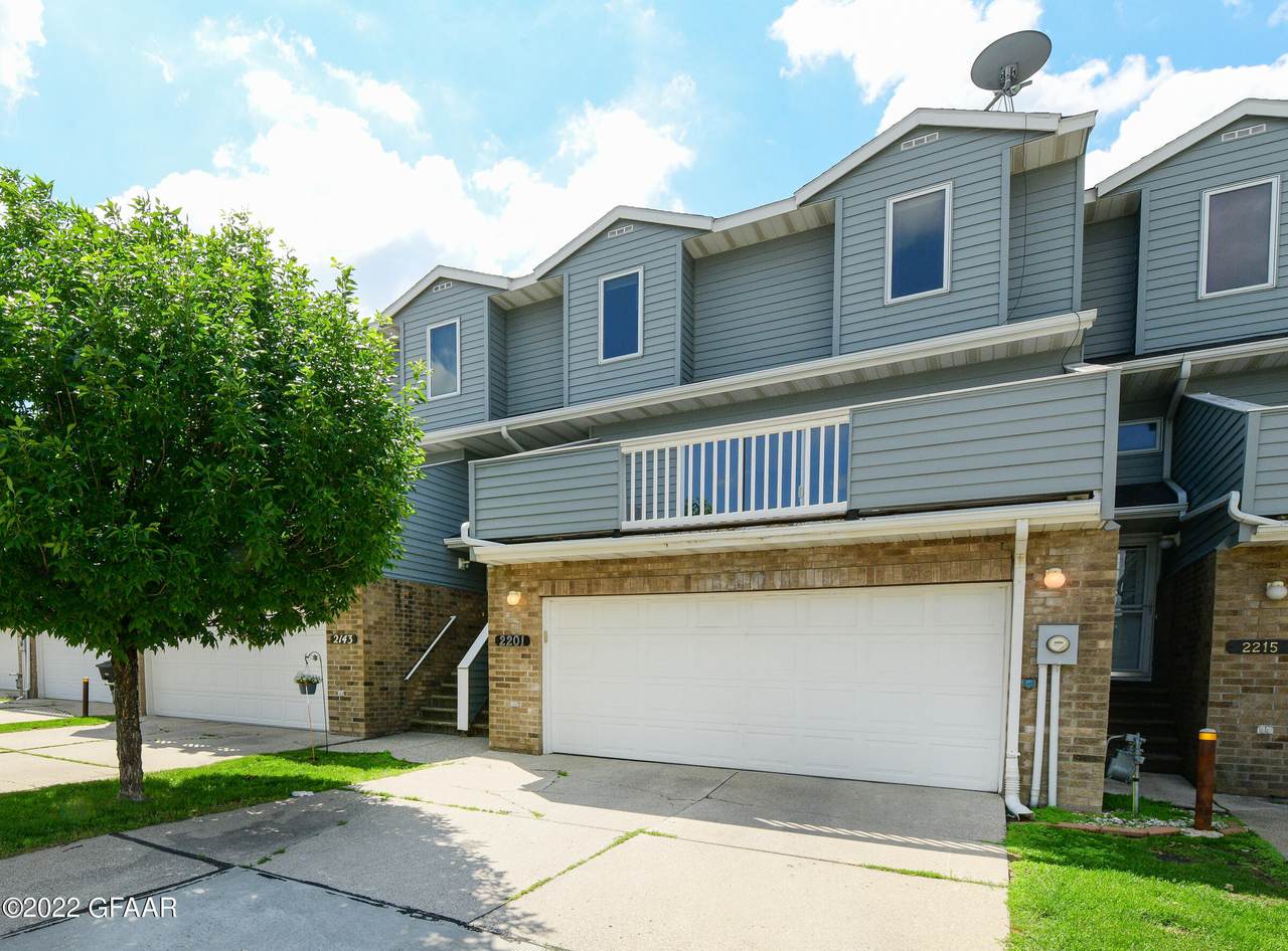 2201 Knightsbridge Court - Photo 1