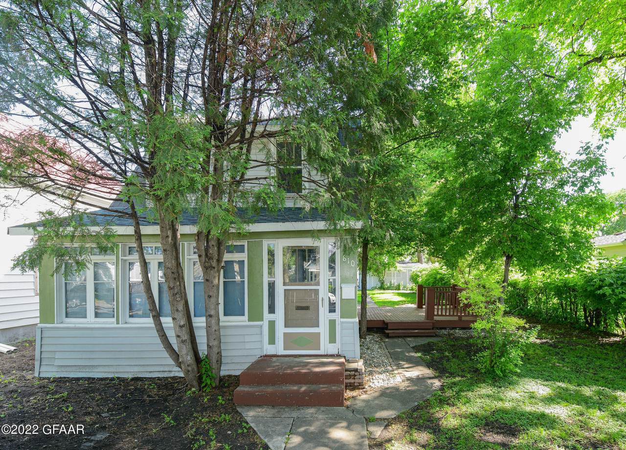 810 5TH Street - Photo 1