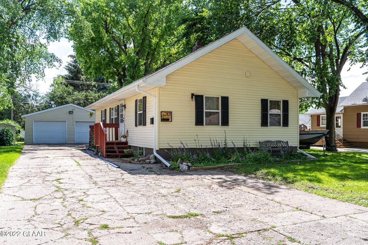 2101 10TH Avenue - Photo 1