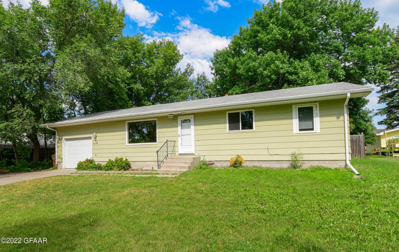 112 Eastview Drive - Photo 1