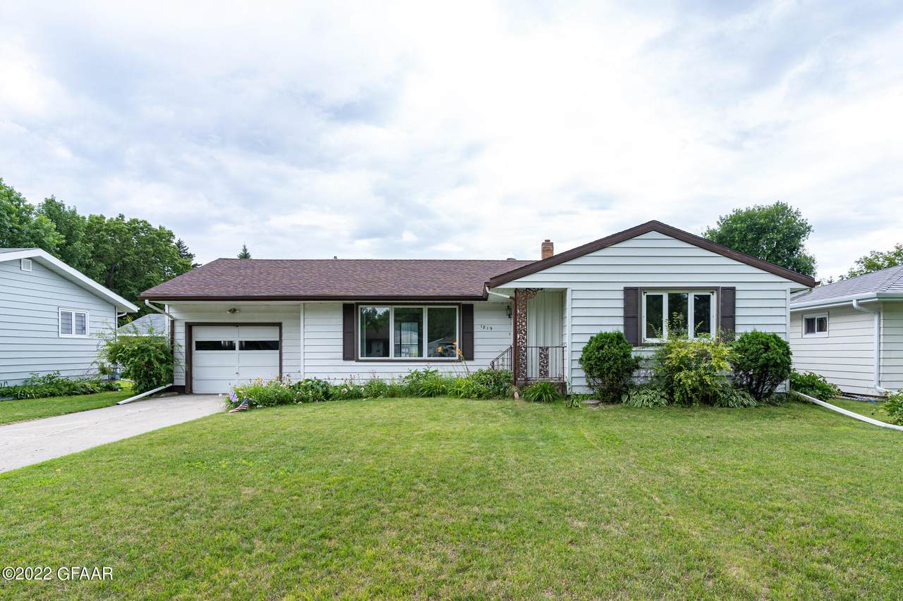 1819 14TH Avenue - Photo 1