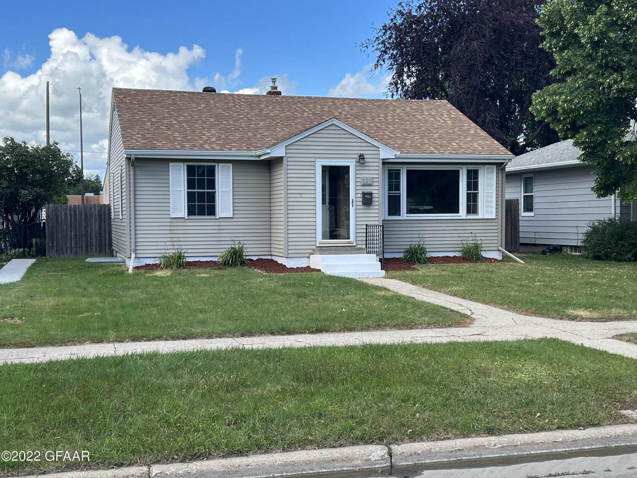 626 13TH Street - Photo 1