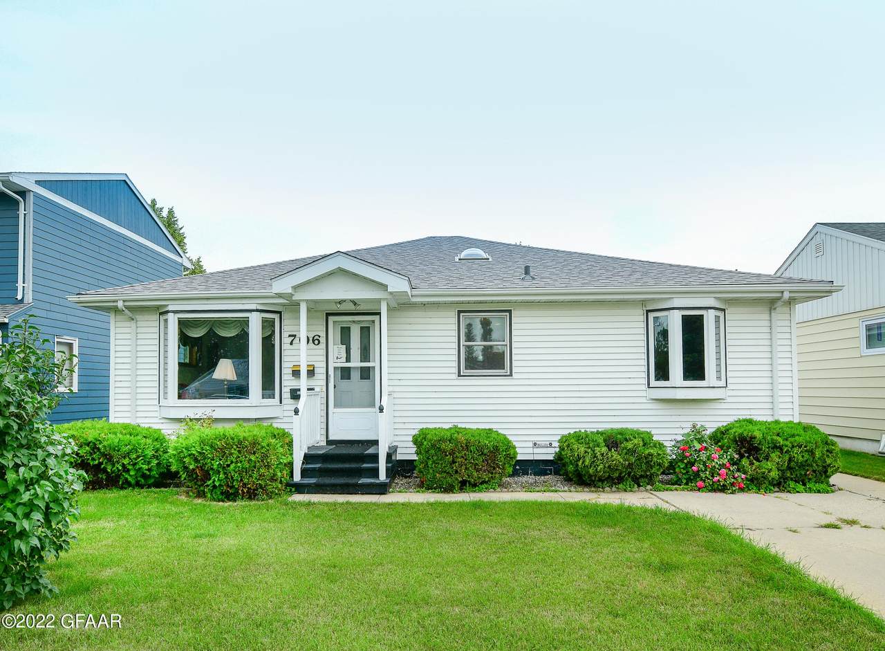 706 13TH Street - Photo 1