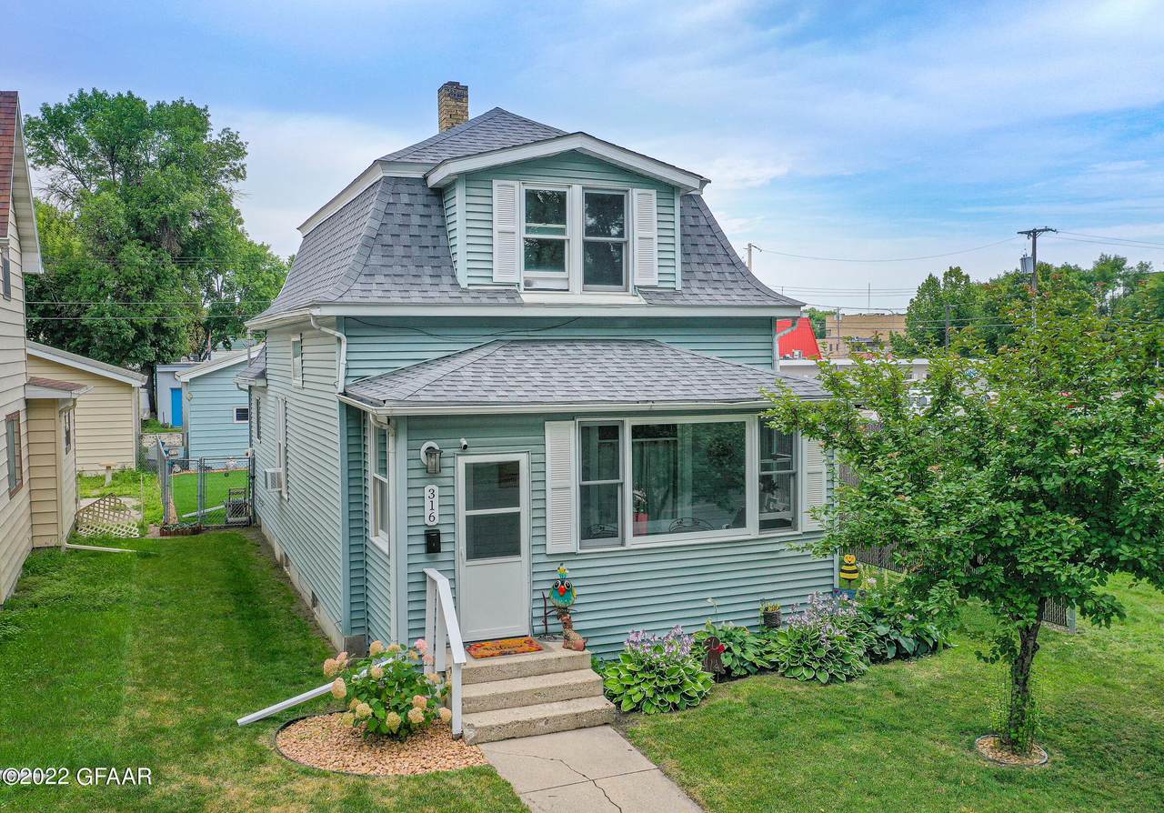 316 5TH Street - Photo 1