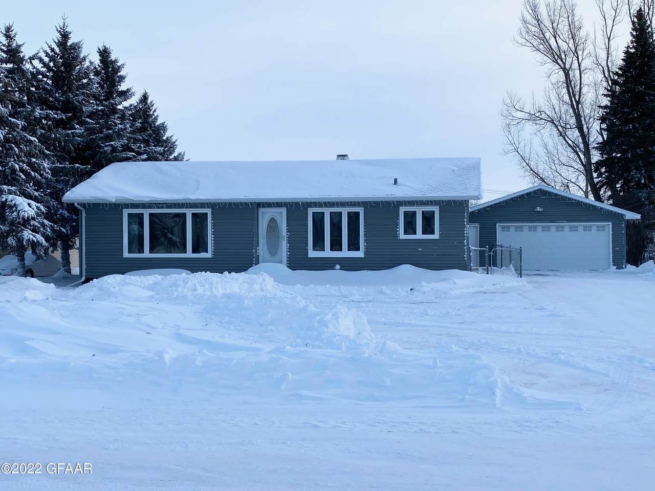 921 16TH Street - Photo 1
