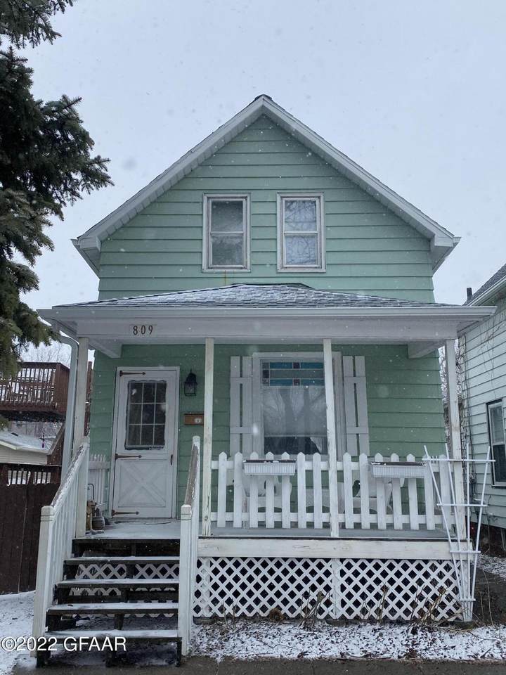 809 Cottonwood Street - Photo 1