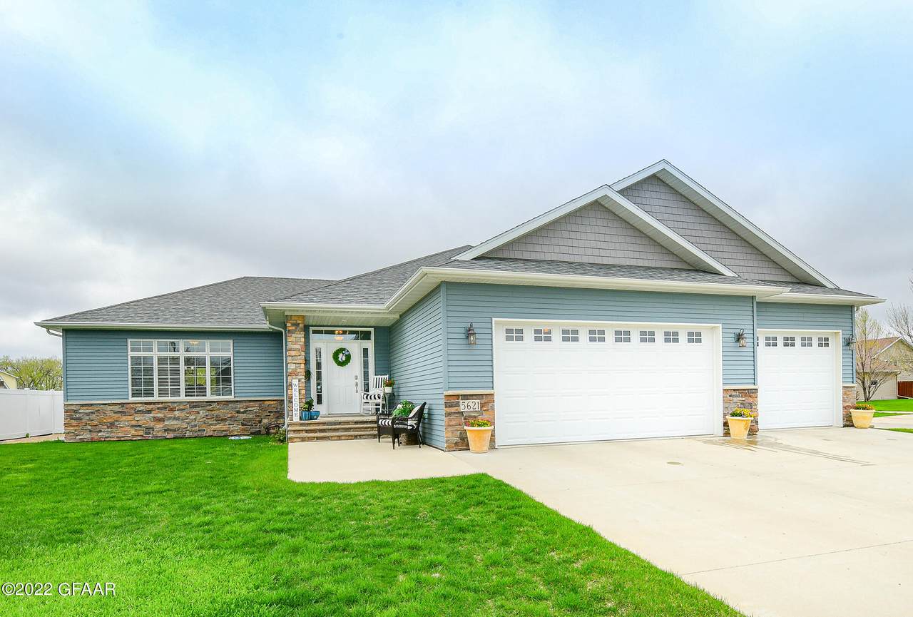 5621 E Prairiewood Drive - Photo 1