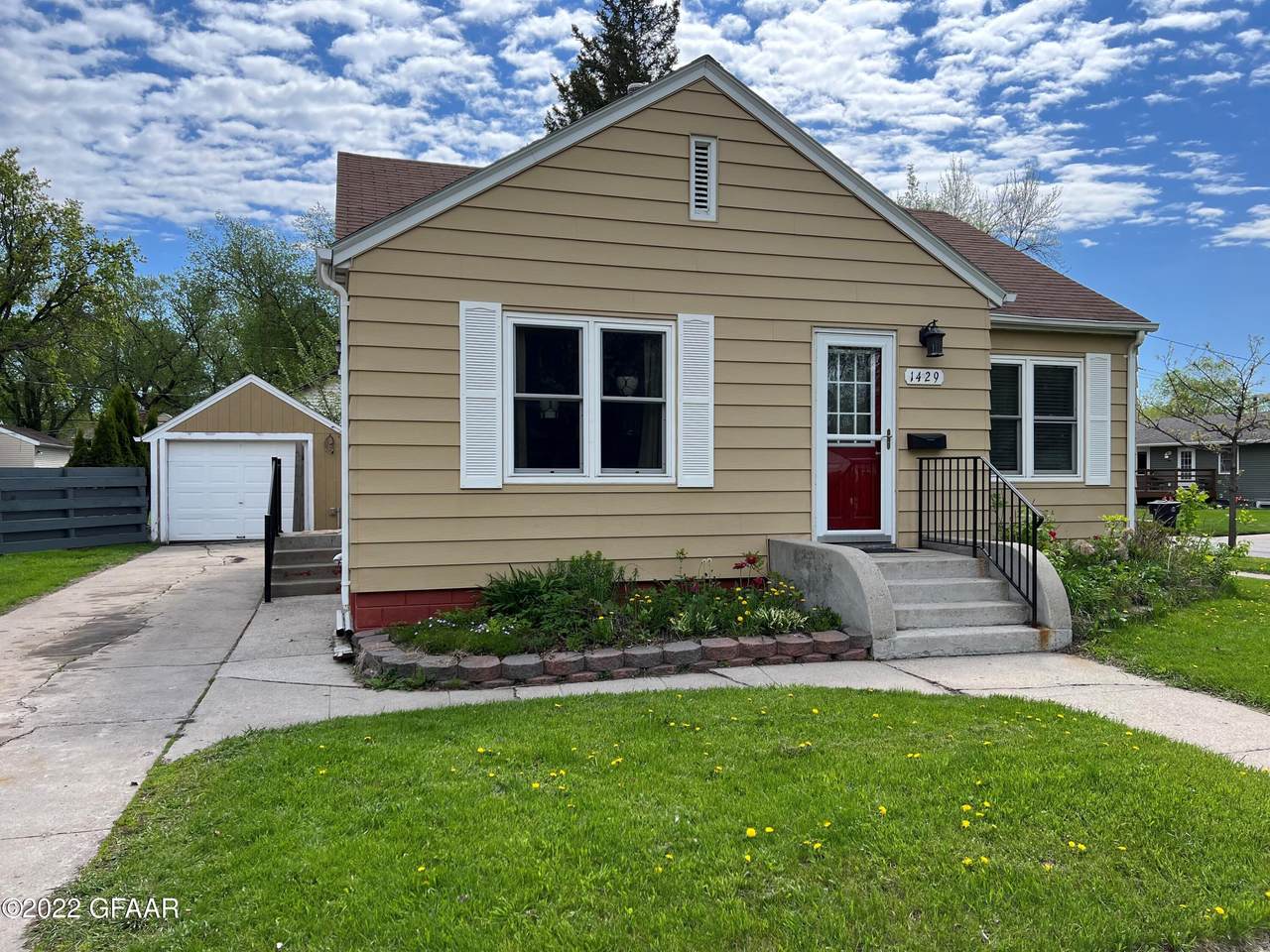 1429 Cottonwood Street - Photo 1