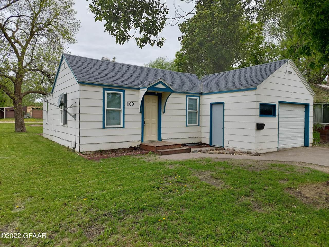 1109 Labree Avenue - Photo 1