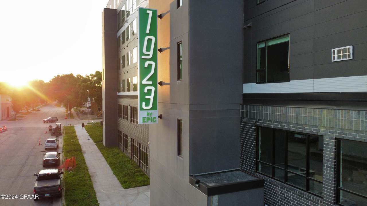 150 N 8Th Street - Photo 1
