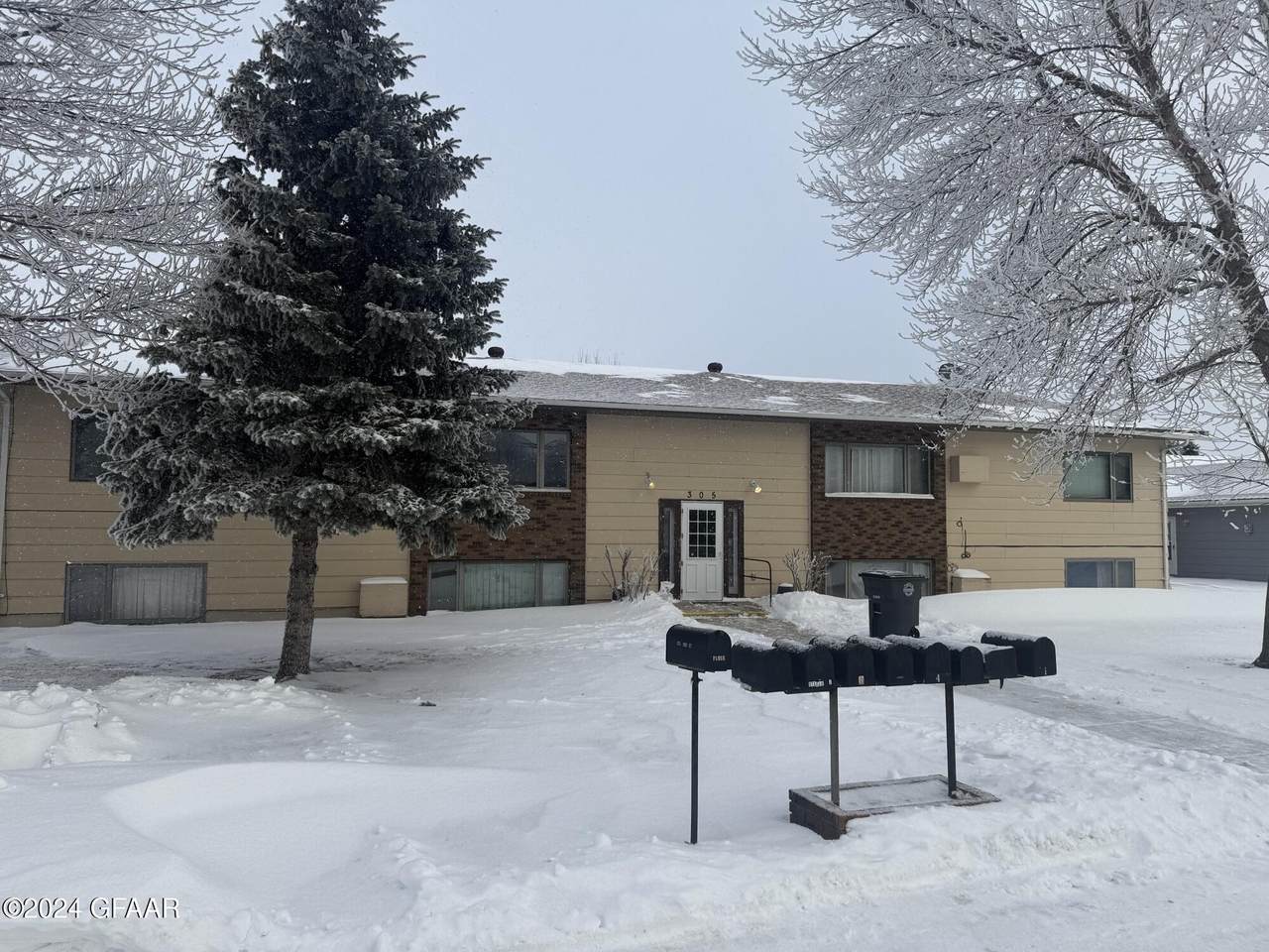 305 8TH AVE Avenue - Photo 1