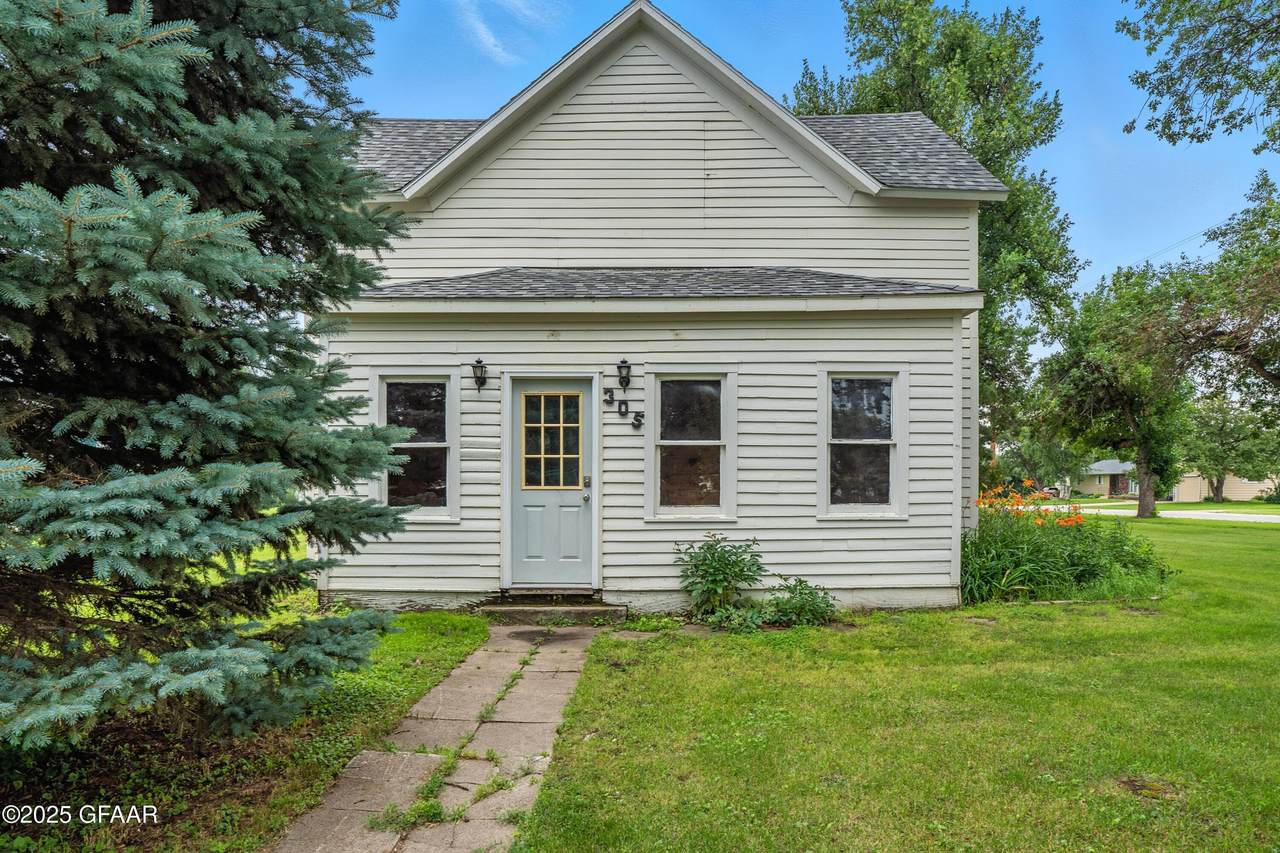305 Clark Avenue - Photo 1