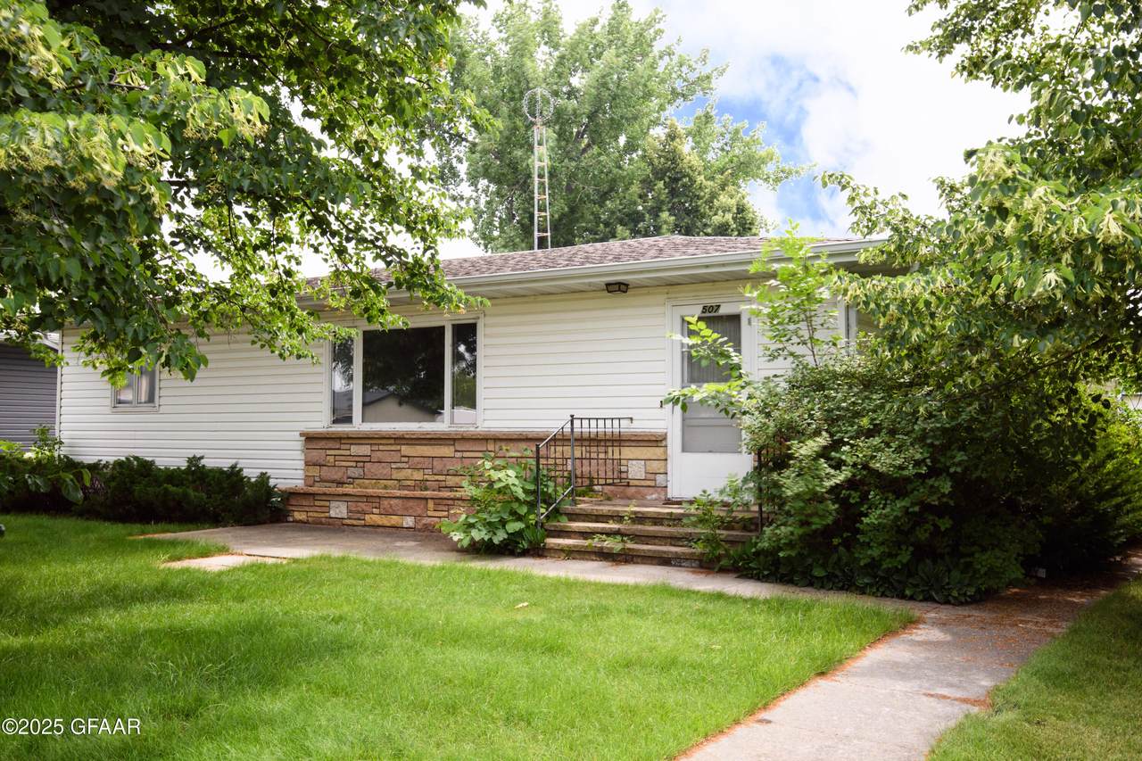 507 11TH Street - Photo 1