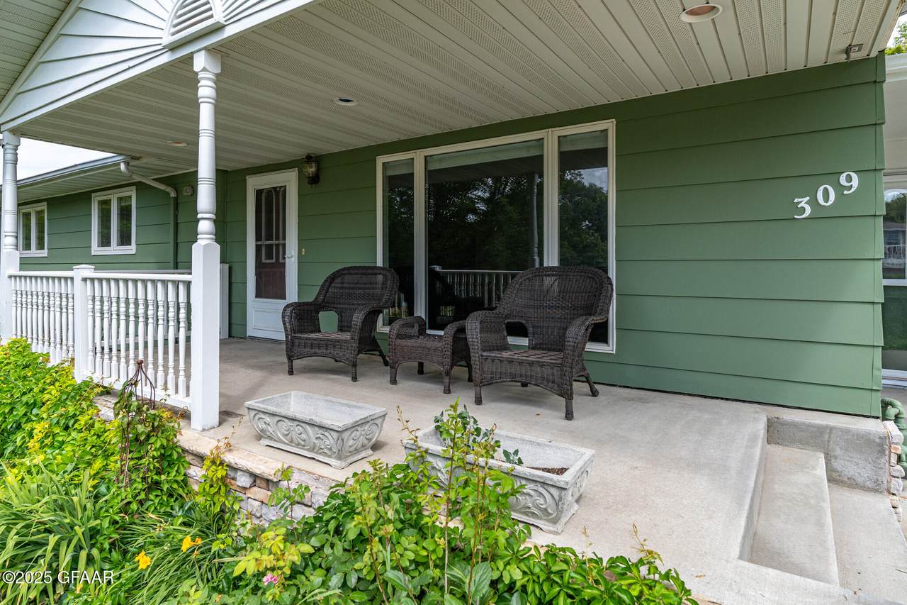 https://bt-photos.global.ssl.fastly.net/grandforks/1280_boomver_1_25-1142-2.jpg