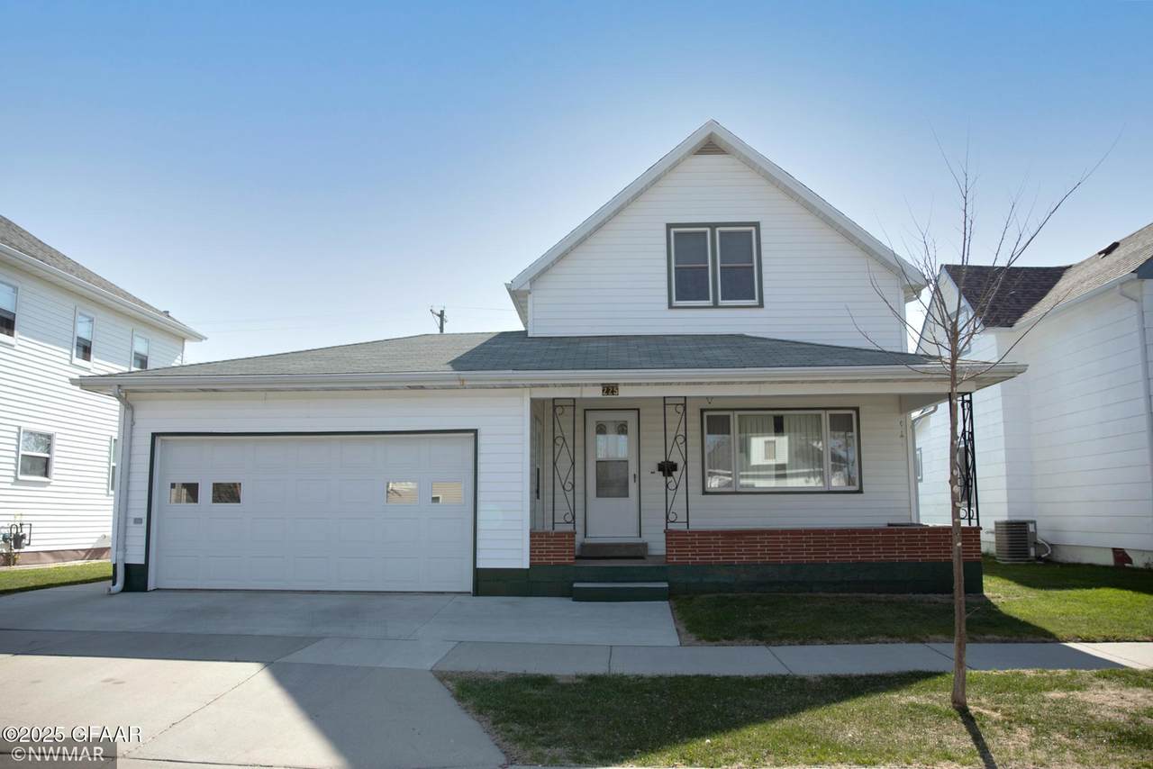 225 Lincoln Avenue - Photo 1