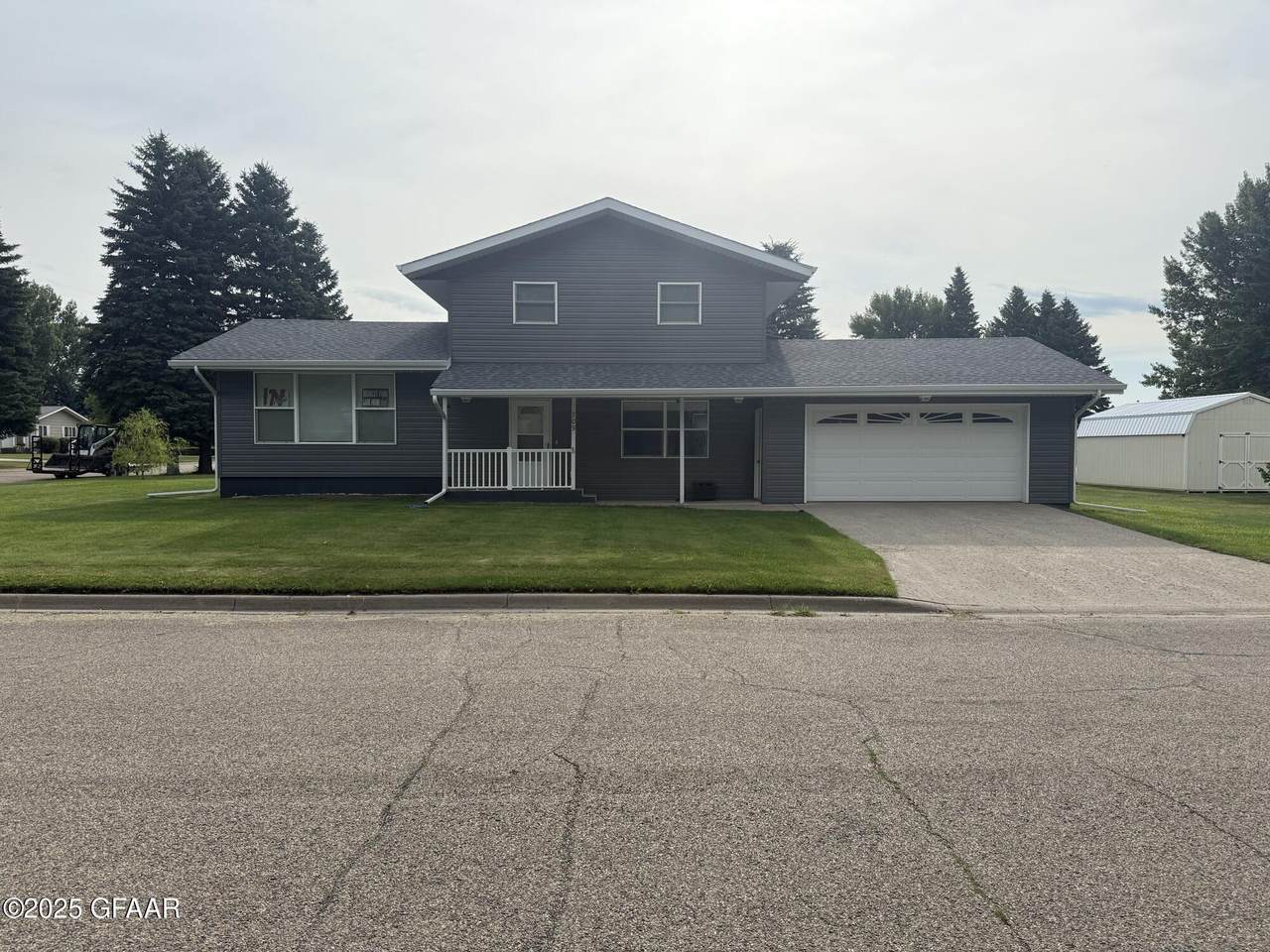 709 9TH Avenue - Photo 1
