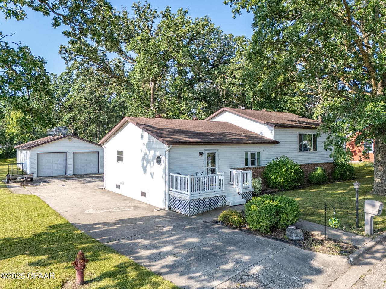 622 8TH Street - Photo 1