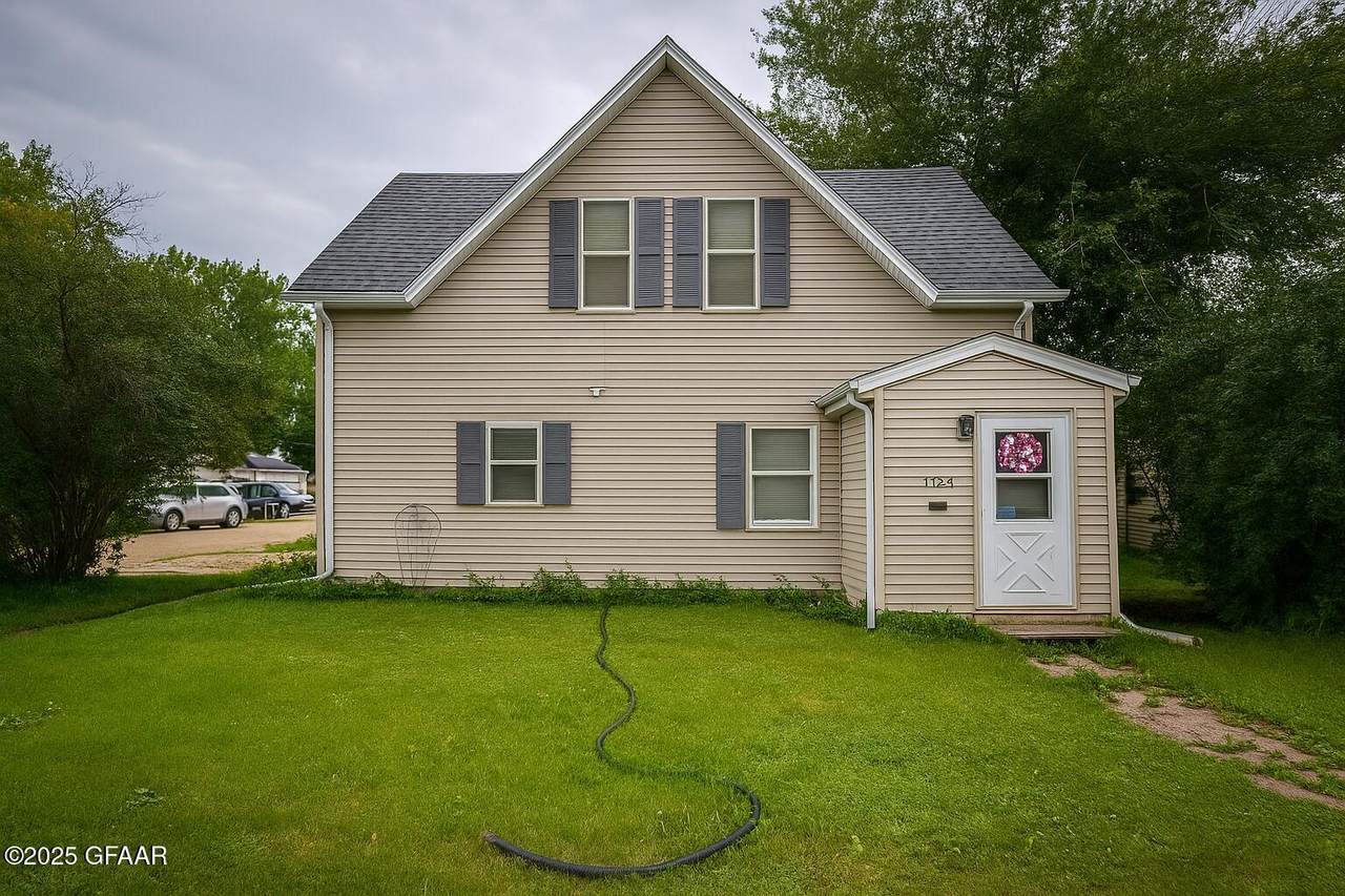 1124 6TH Avenue - Photo 1