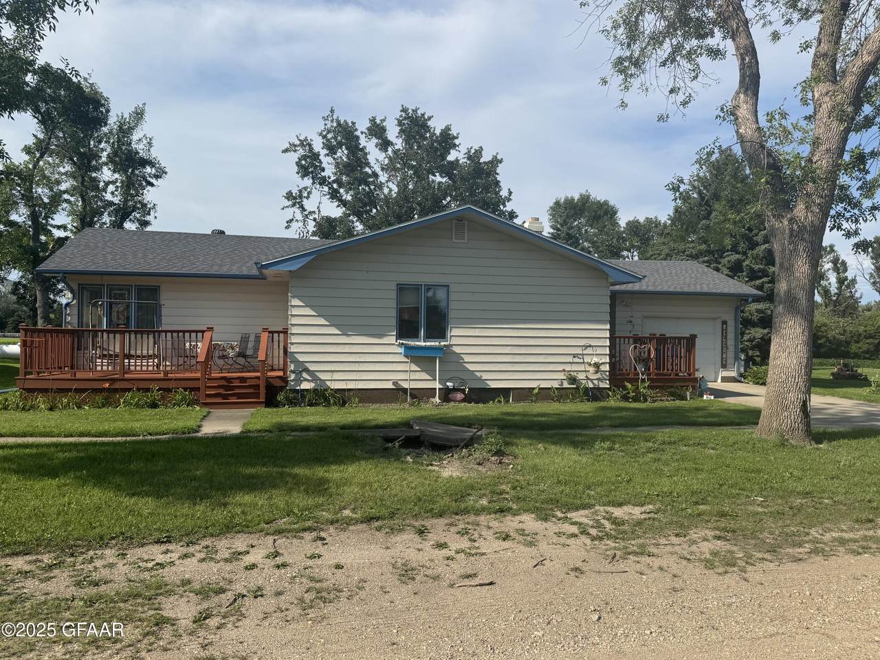 306 Dakota Avenue - Photo 1