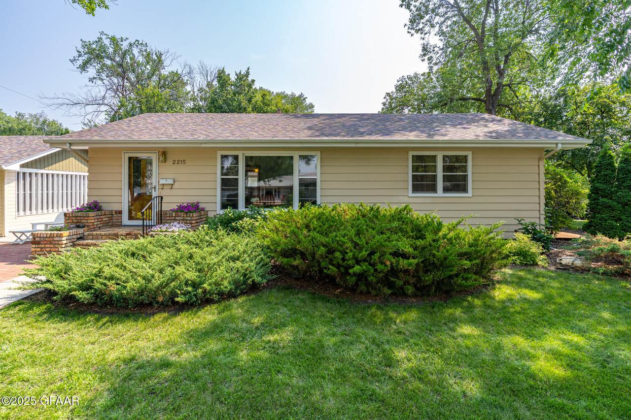 2215 Cottonwood Street - Photo 1