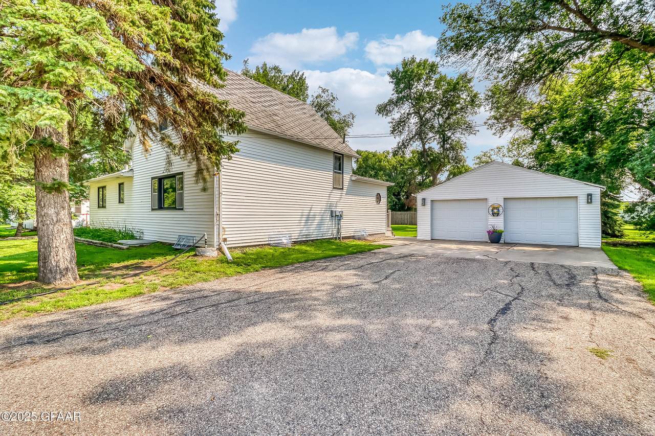 1117 Parke Avenue - Photo 1