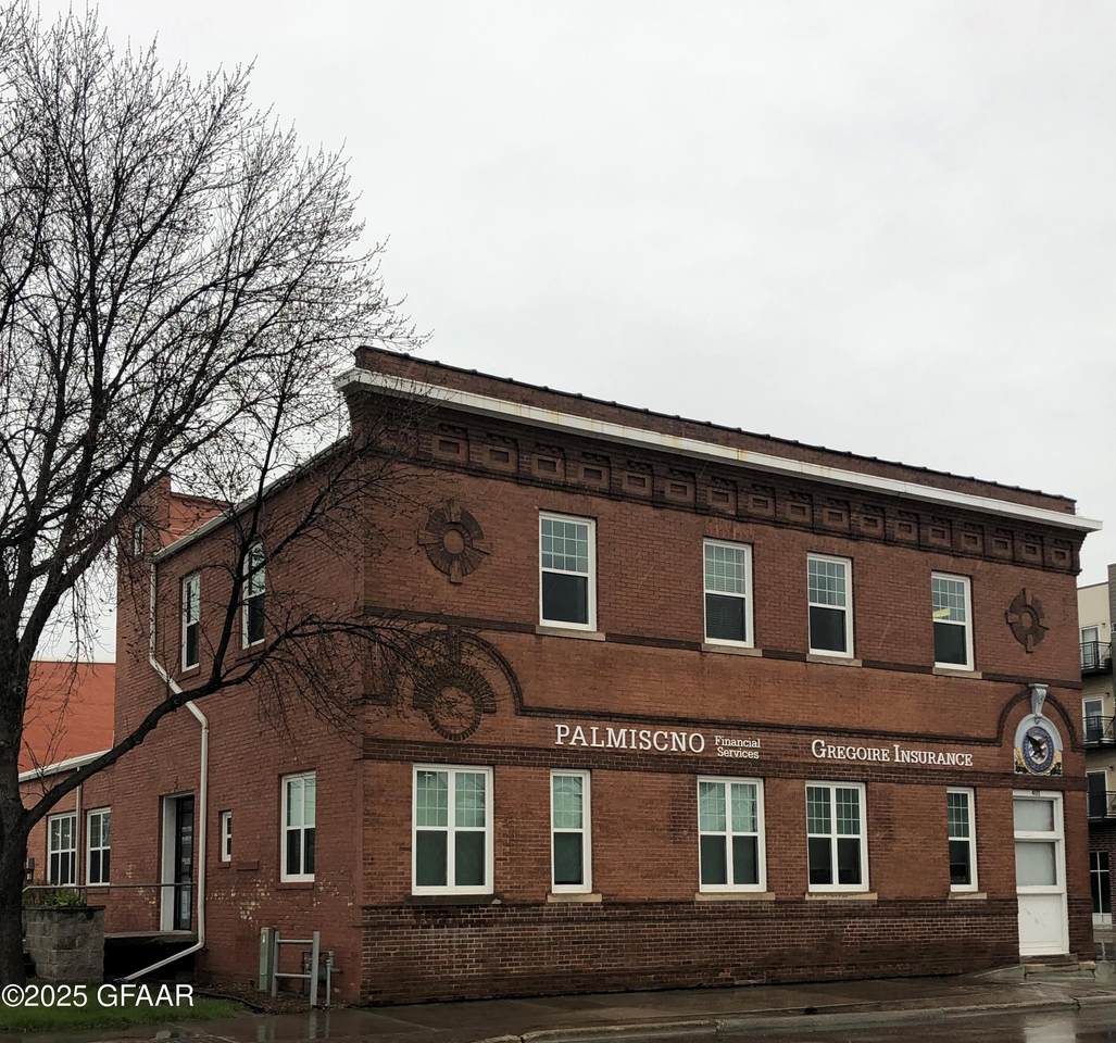 404 4TH Street - Photo 1