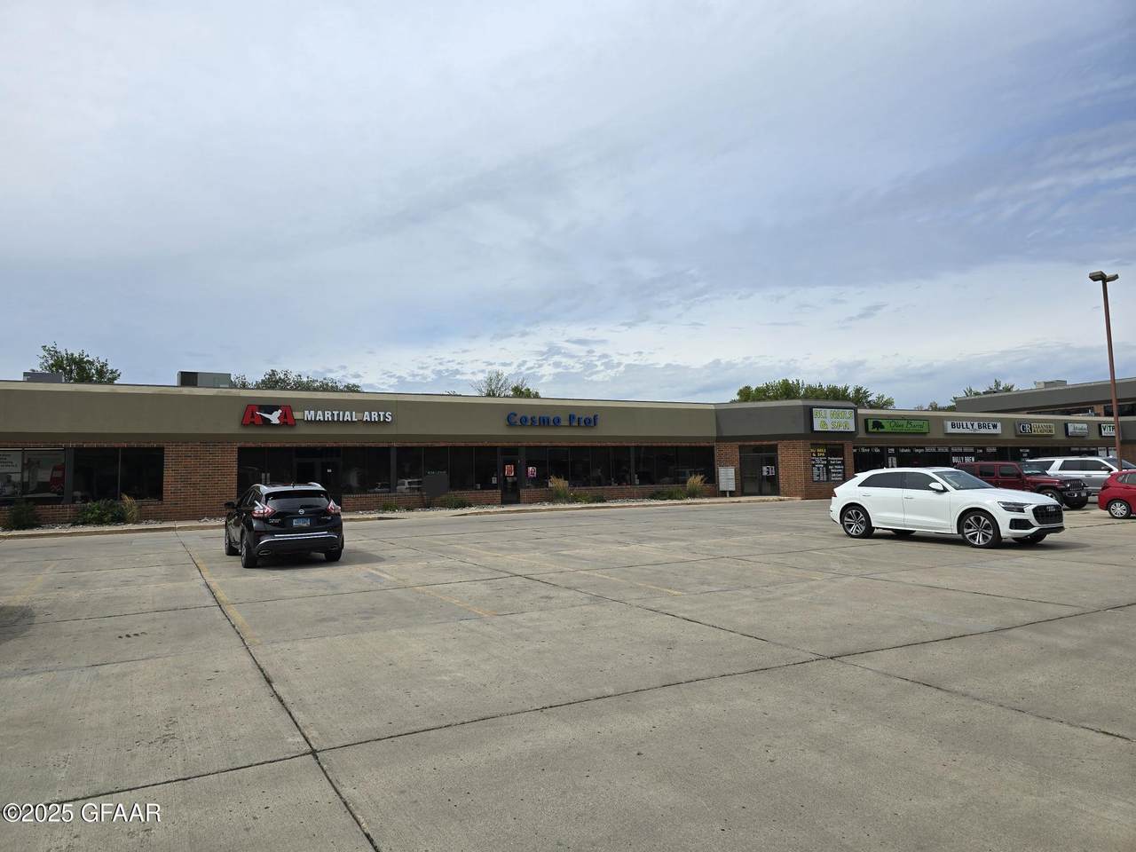 2100 S Columbia Road - Photo 1