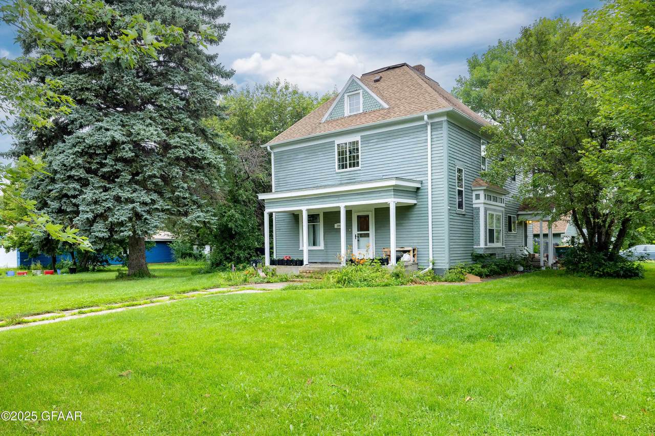 204 7TH Street - Photo 1