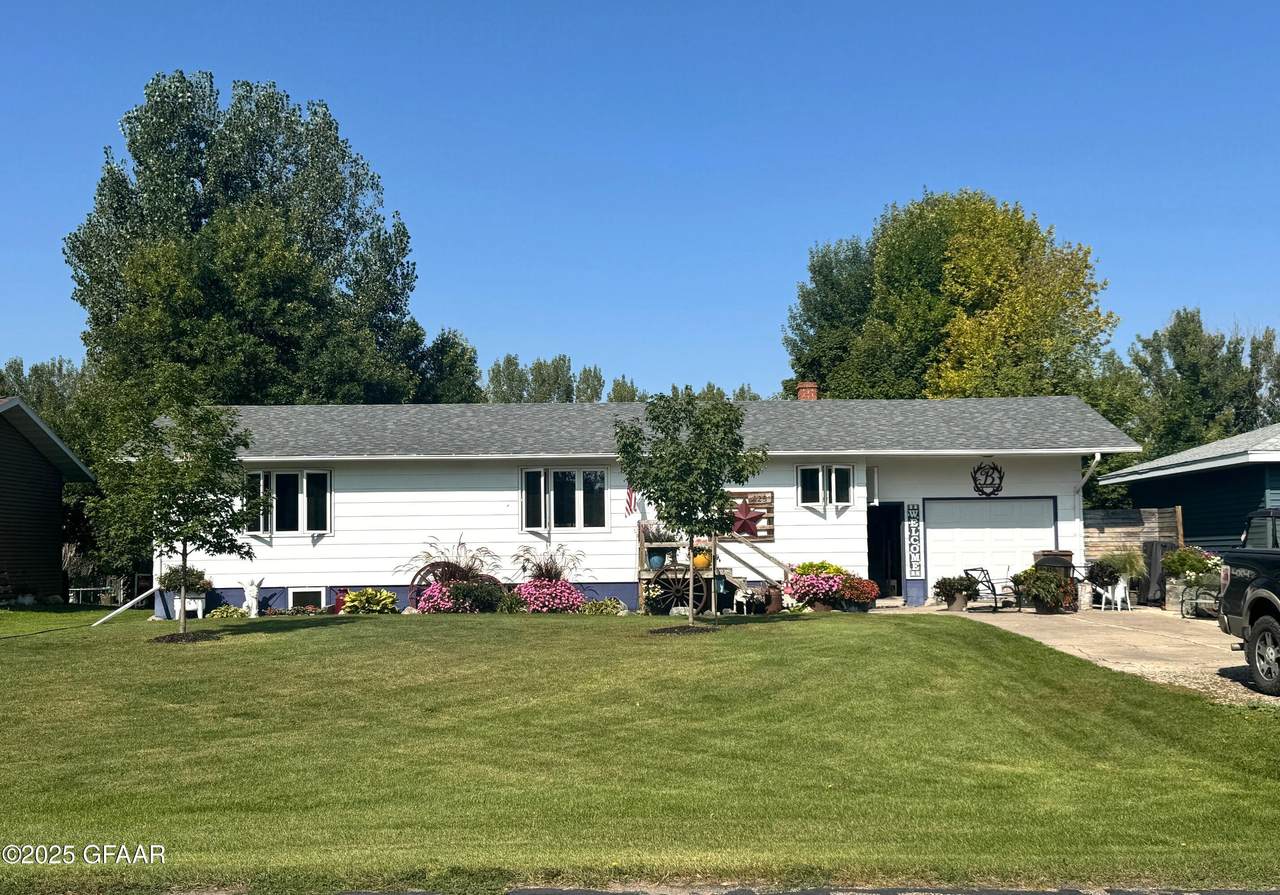 425 3RD Street - Photo 1