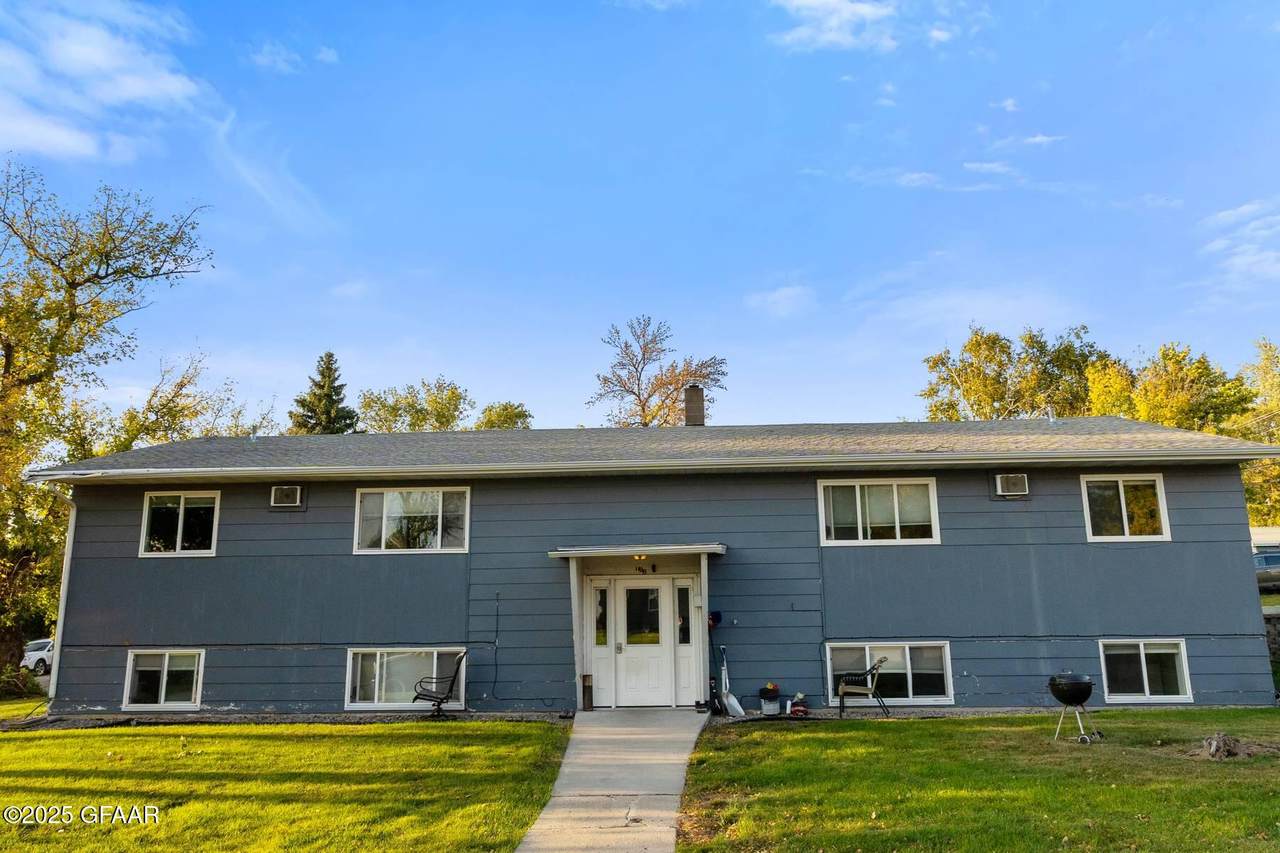 112 1ST Street - Photo 1