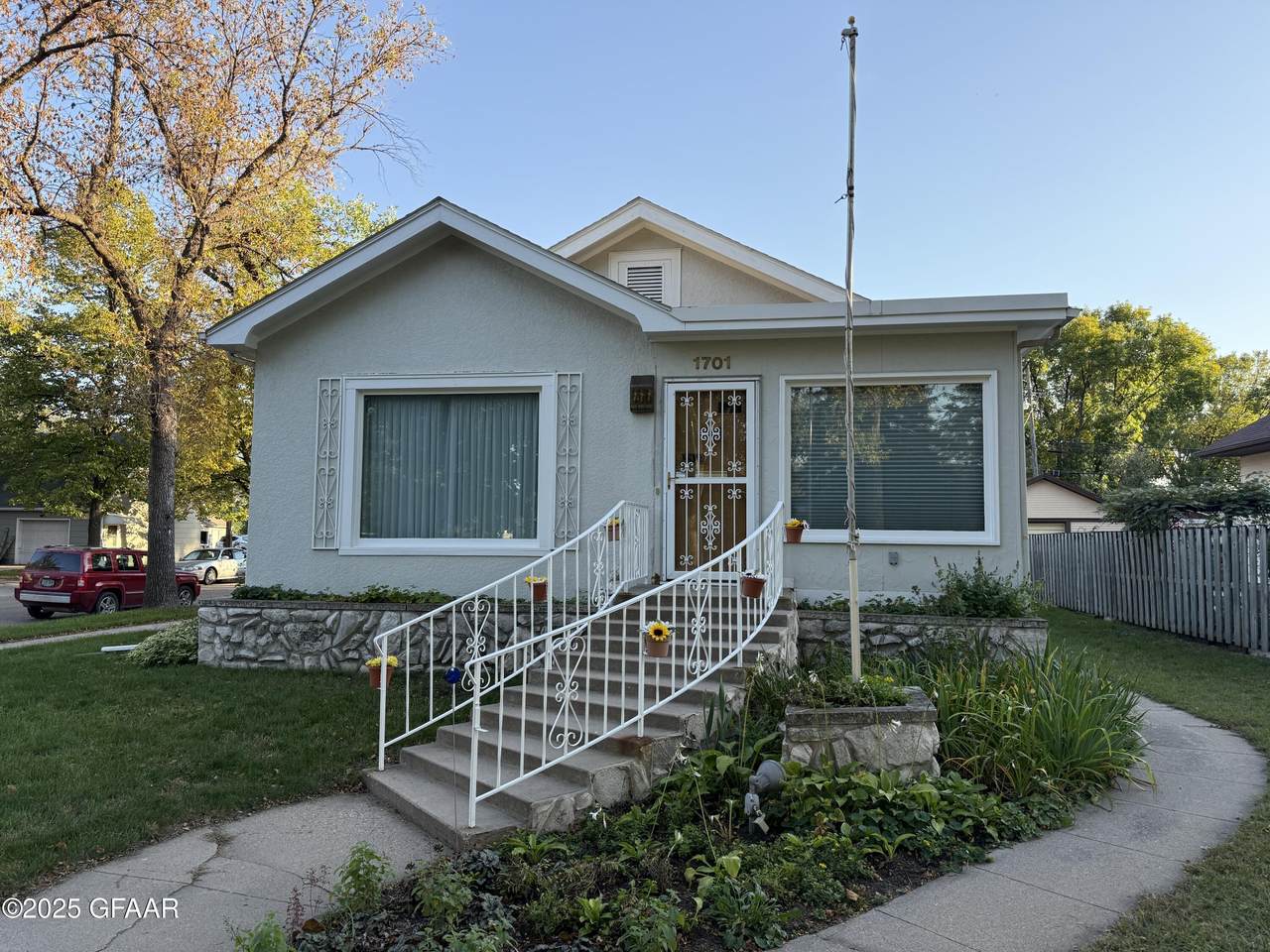 1701 University Ave - Photo 1