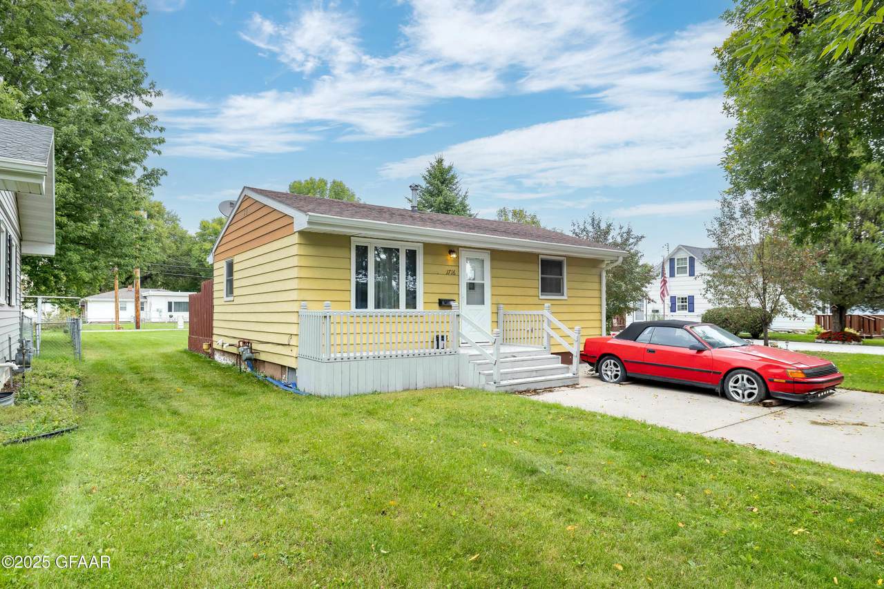 1716 10TH Avenue - Photo 1