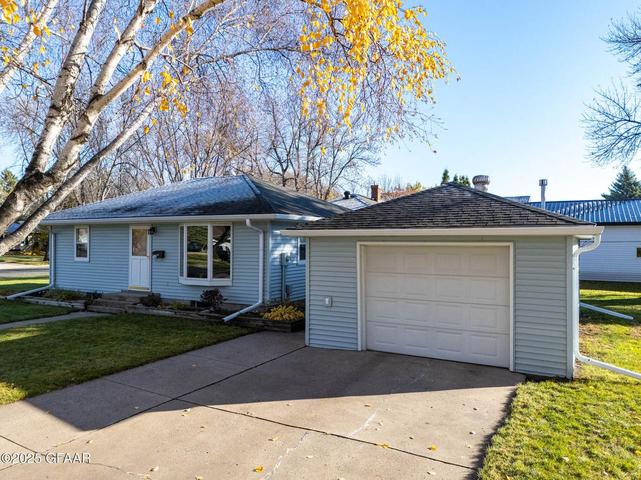 1123 19TH ST NW - Photo 1