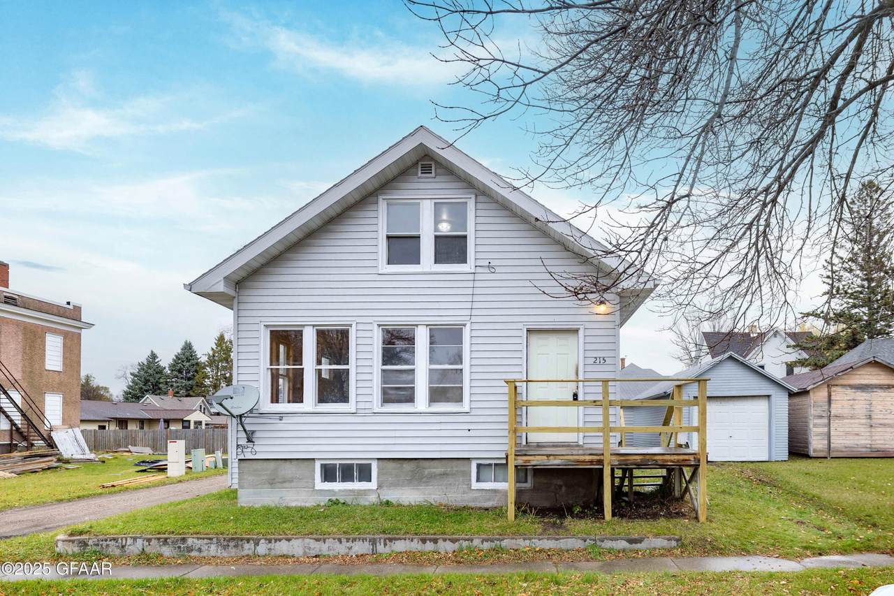 215 5TH Street - Photo 1