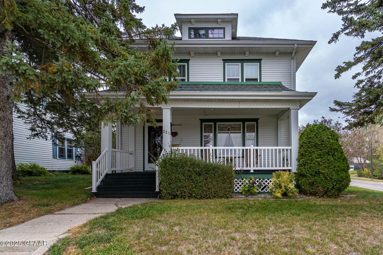 221 E 6Th Street - Photo 1