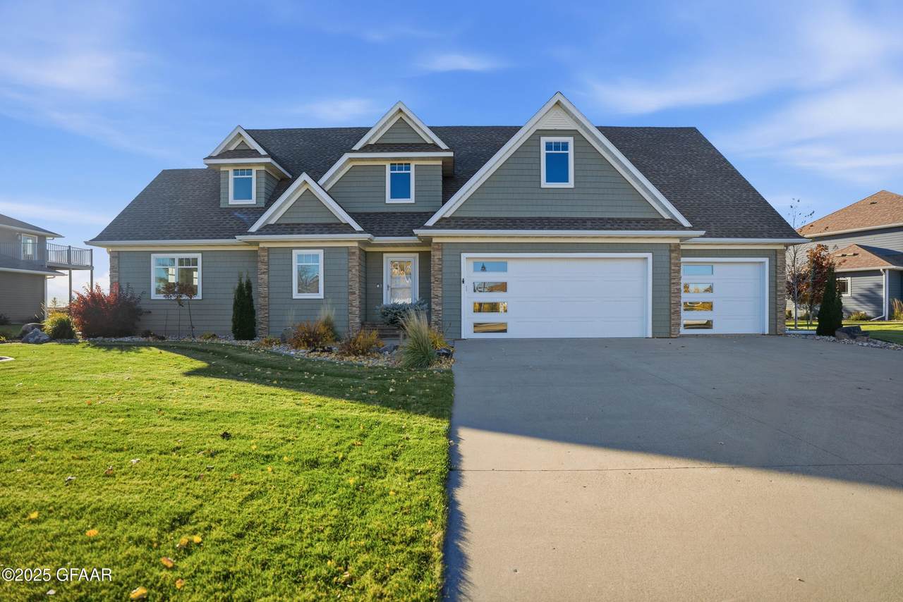 1586 Kings View Drive - Photo 1