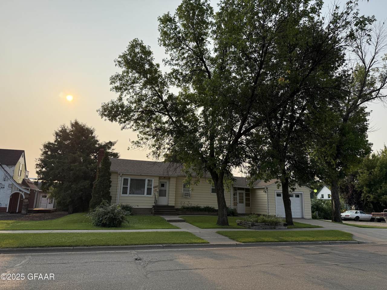 916 Manvel Avenue - Photo 1