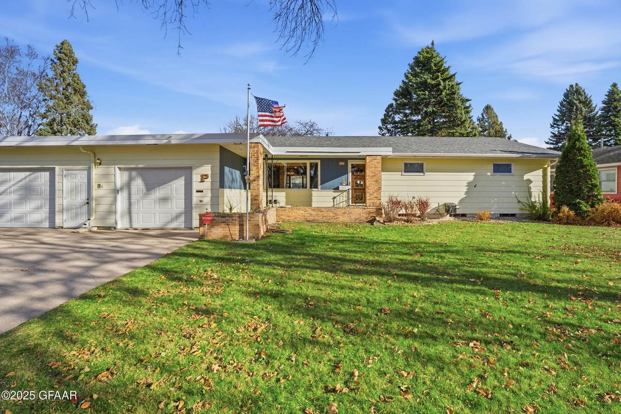 2903 Clover Drive - Photo 1