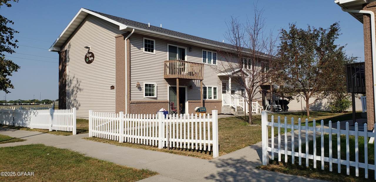  Address Not Published - Photo 1