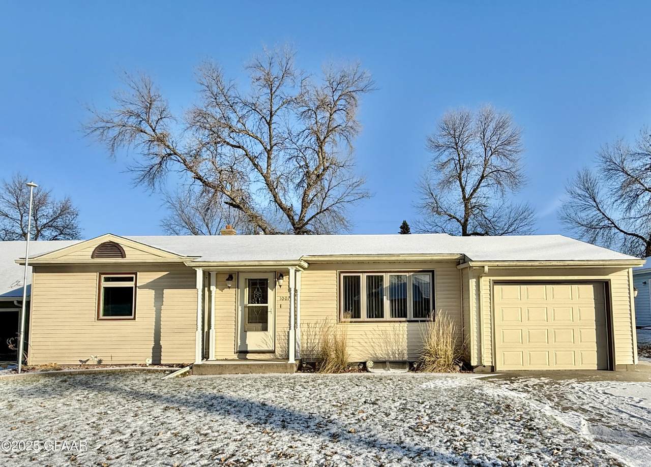 1007 10TH Street - Photo 1