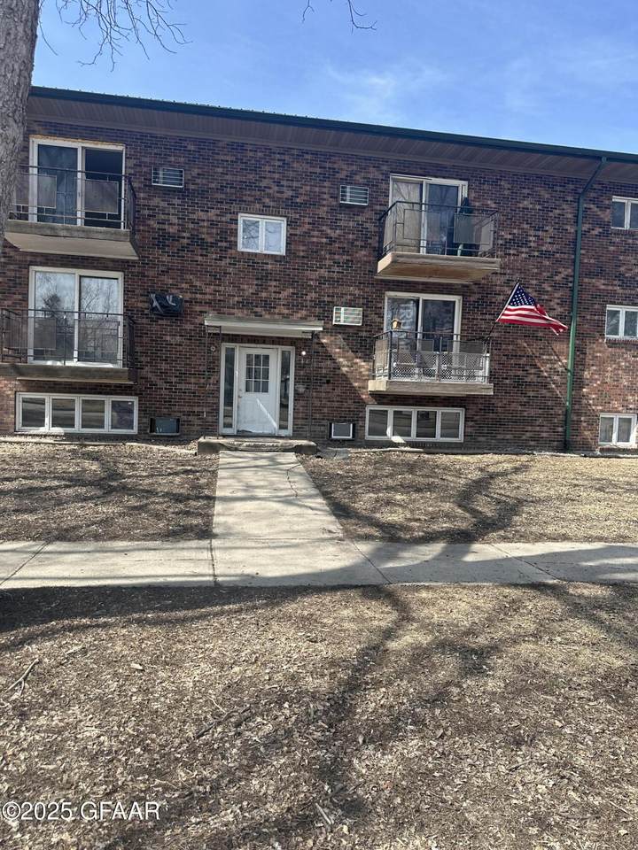 404 Oak Street - Photo 1