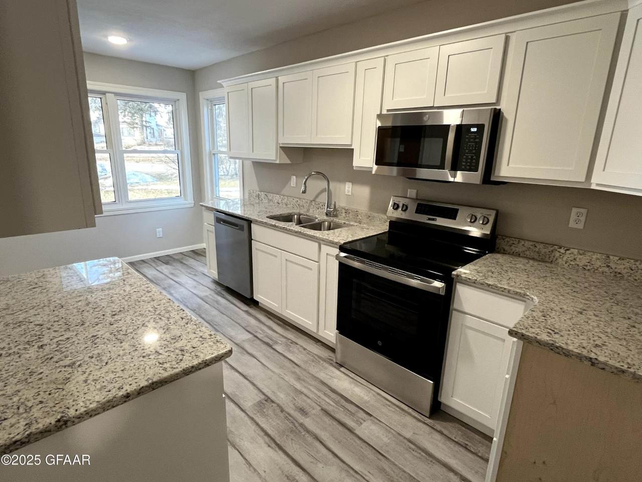 406 1ST Street - Photo 1