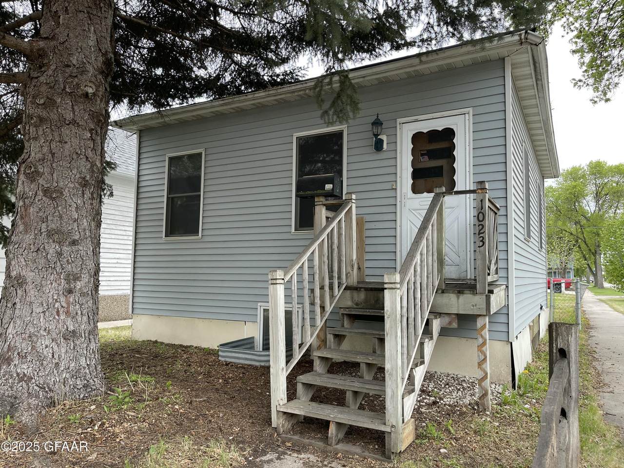 1023 4TH Avenue - Photo 1