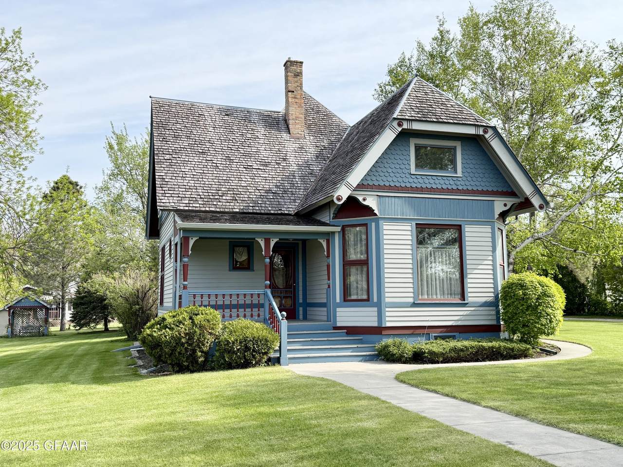 717 9TH AVE. - Photo 1