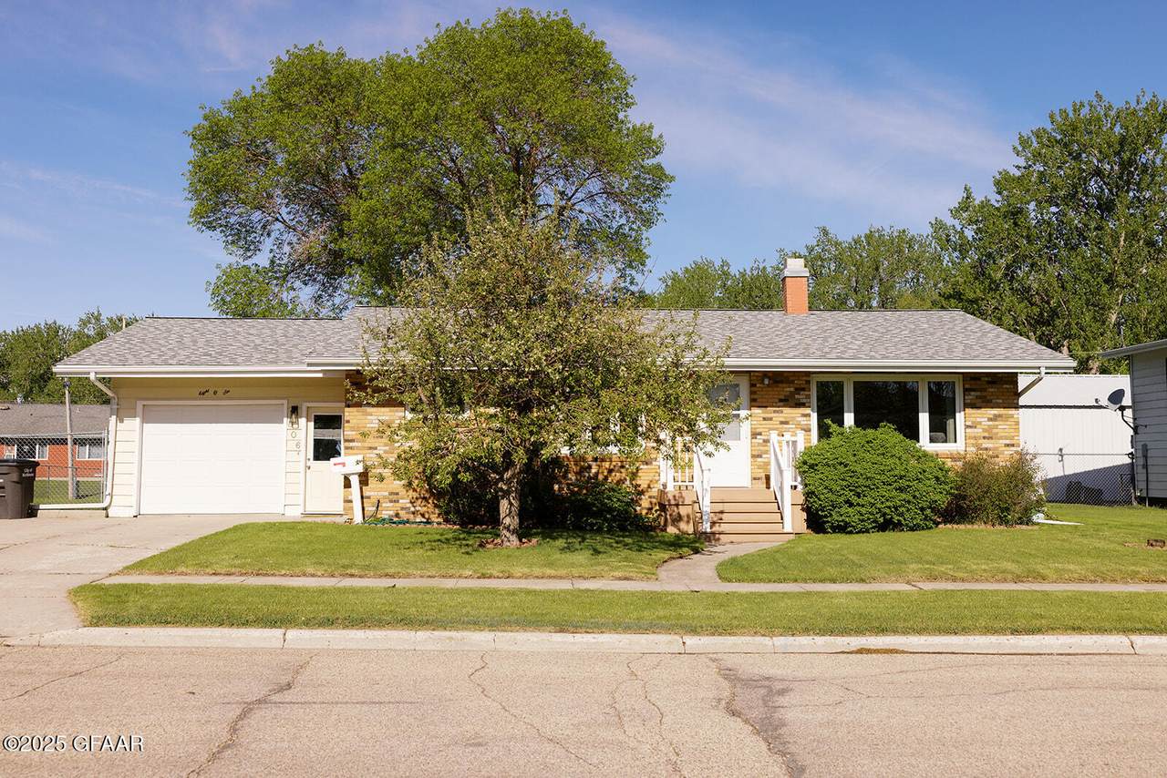 806 East Street - Photo 1